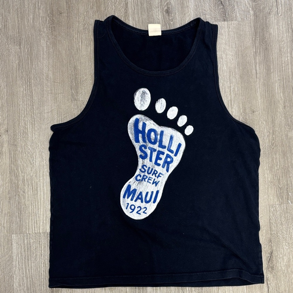 Hollister Black Tank surf crew Maui 1922 Blue and White Footprint